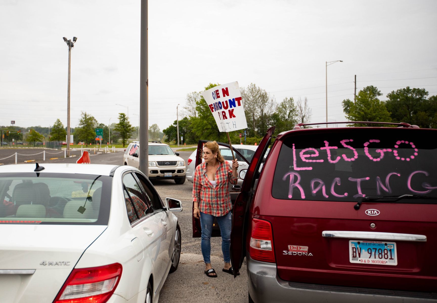 Rally for spectator-free horse racing in Collinsville